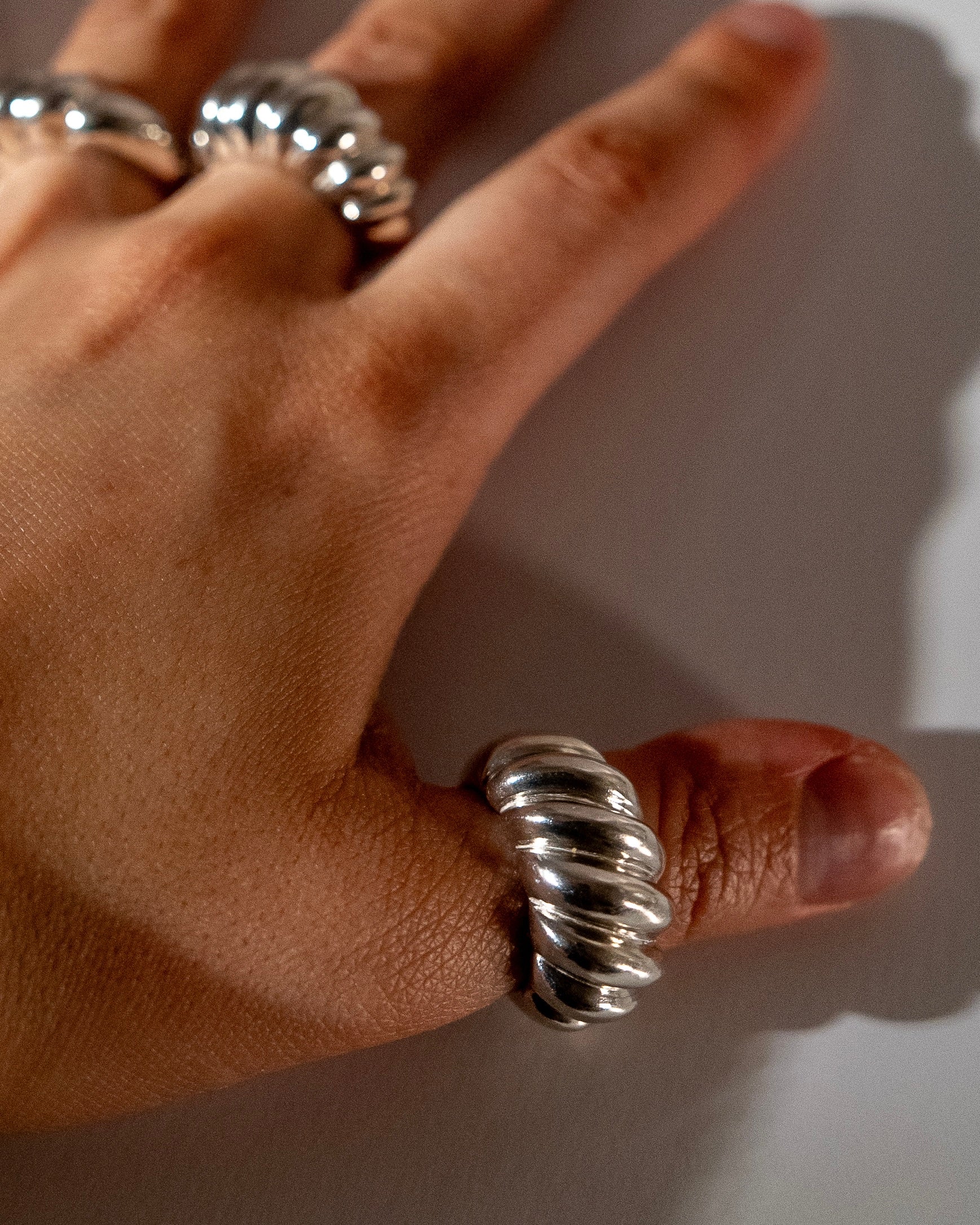 Scallop_thumb_ring_2048x.jpg?v