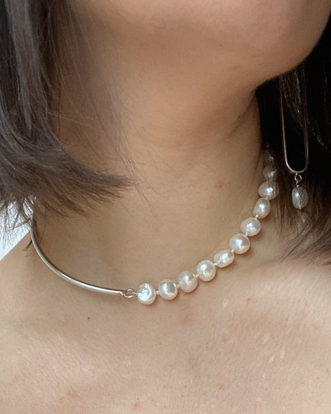 Gemini Collar in Silver and Freshwater Pearl